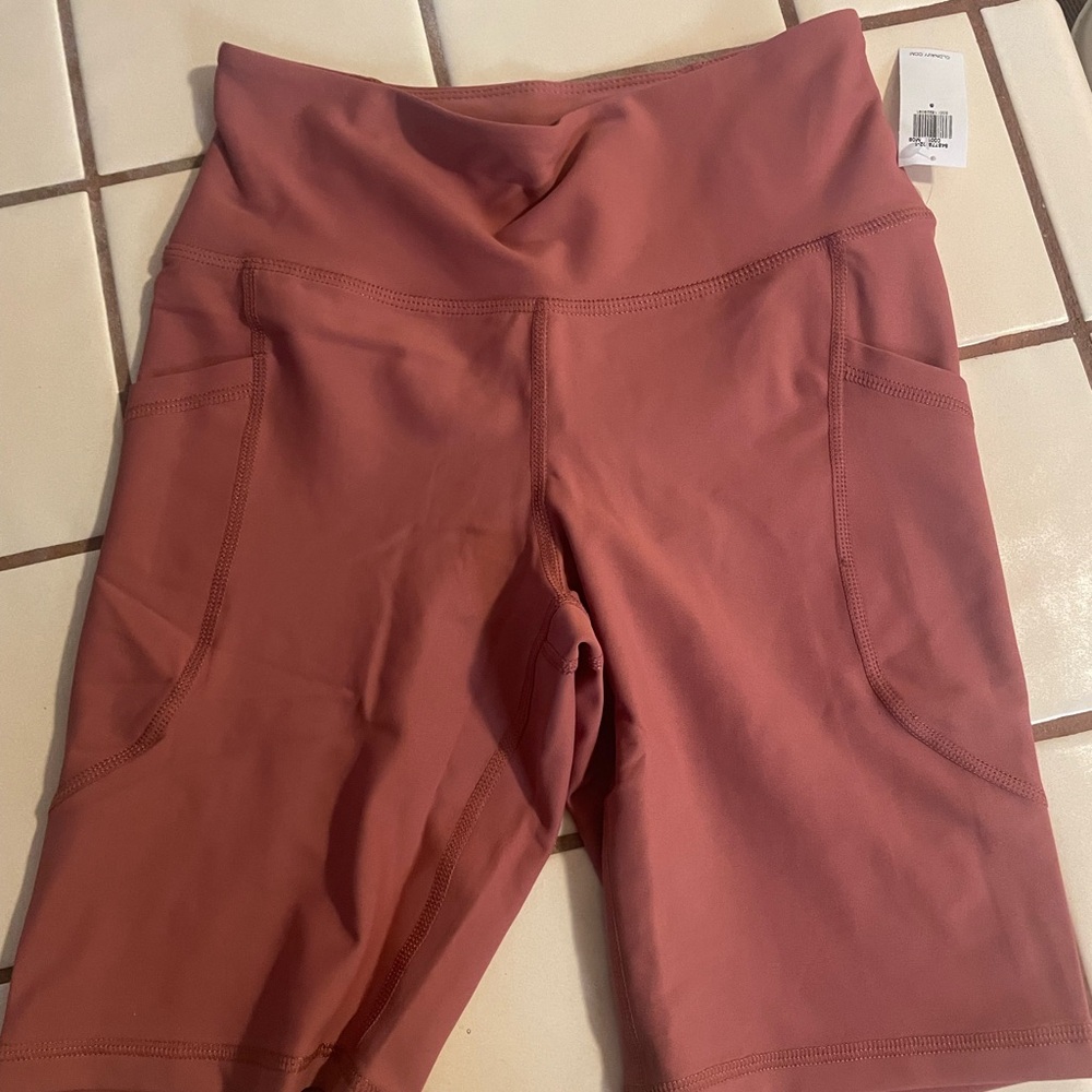 Selling old navy active tank I'veive highrise bike shorts shorts. Size S